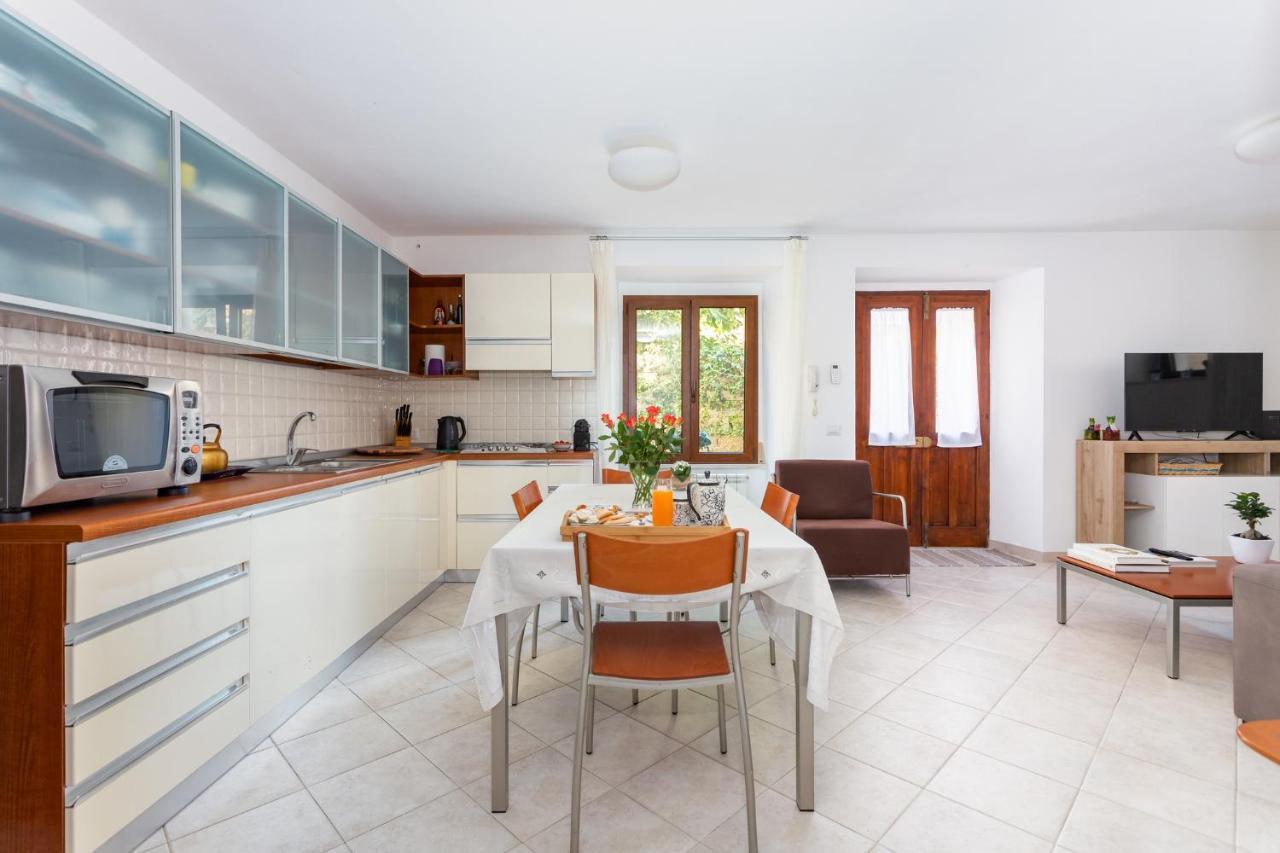 Spacious 3-Bedroom Apartment With Courtyard In Tempio Pausania - Perfect For Families المظهر الخارجي الصورة